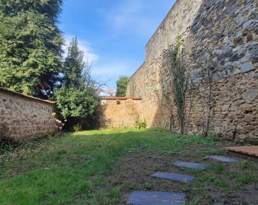 Elegant 1930s Townhouse – 8 Rooms, High-End Renovation