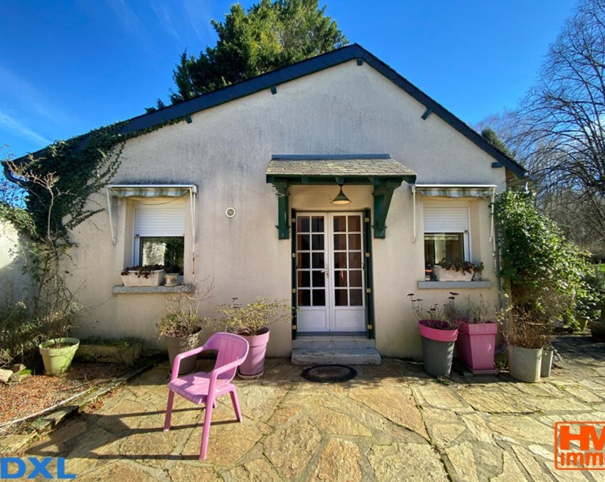 Stunning 2.5-hectare property spacious home and guest house