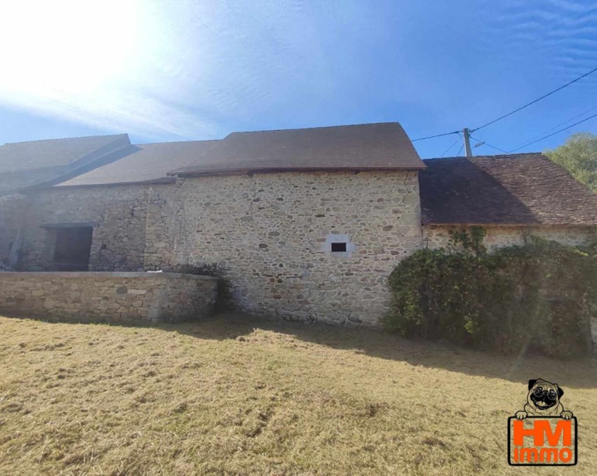 Belle propriété à ST HILAIRE LES PLACES dans un hameau tranq